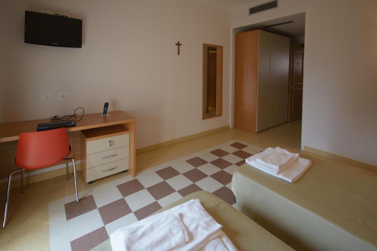 ホテル Domus Stella Maris - Casa Per Ferie アンコーナ エクステリア 写真